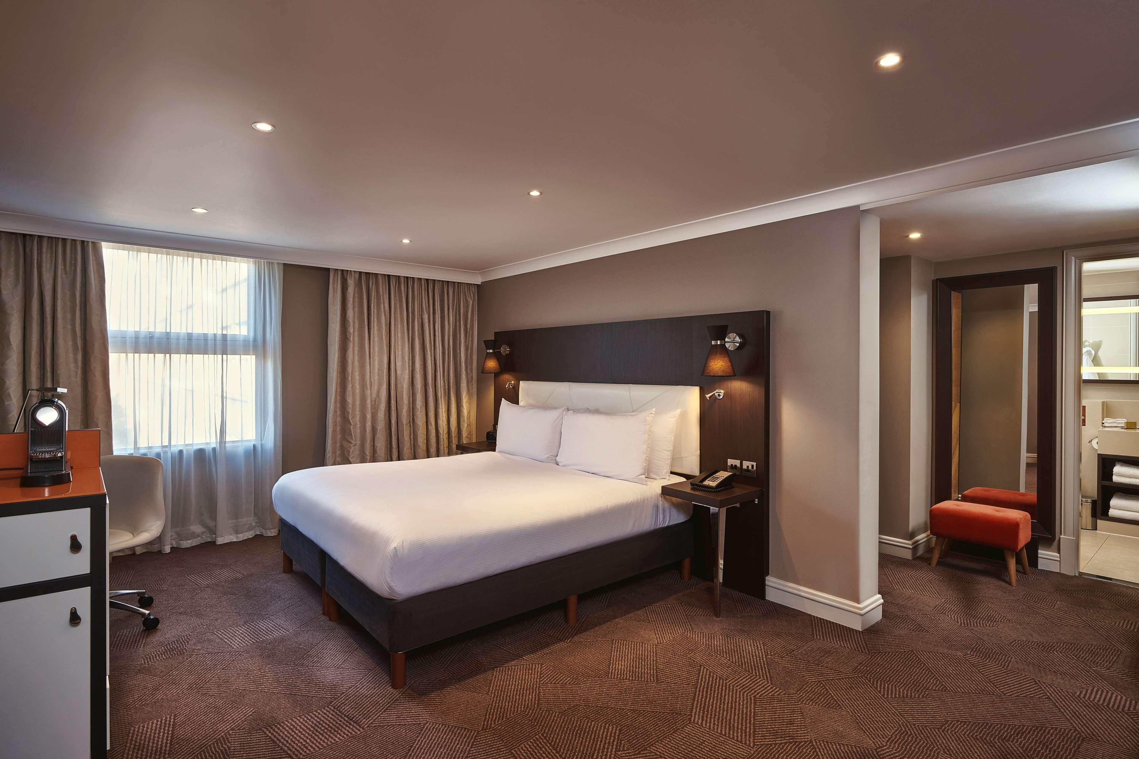 Hotel Doubletree By Hilton London Ealing Exteriér fotografie