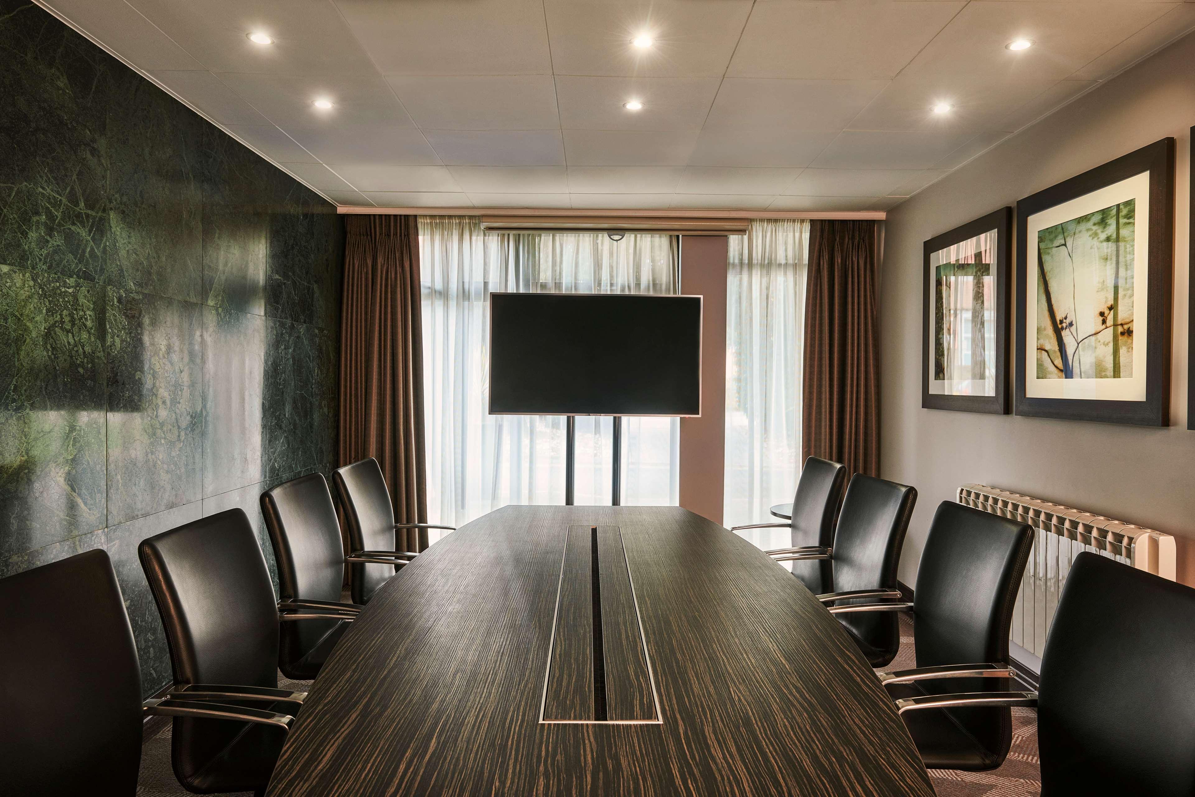 Hotel Doubletree By Hilton London Ealing Exteriér fotografie