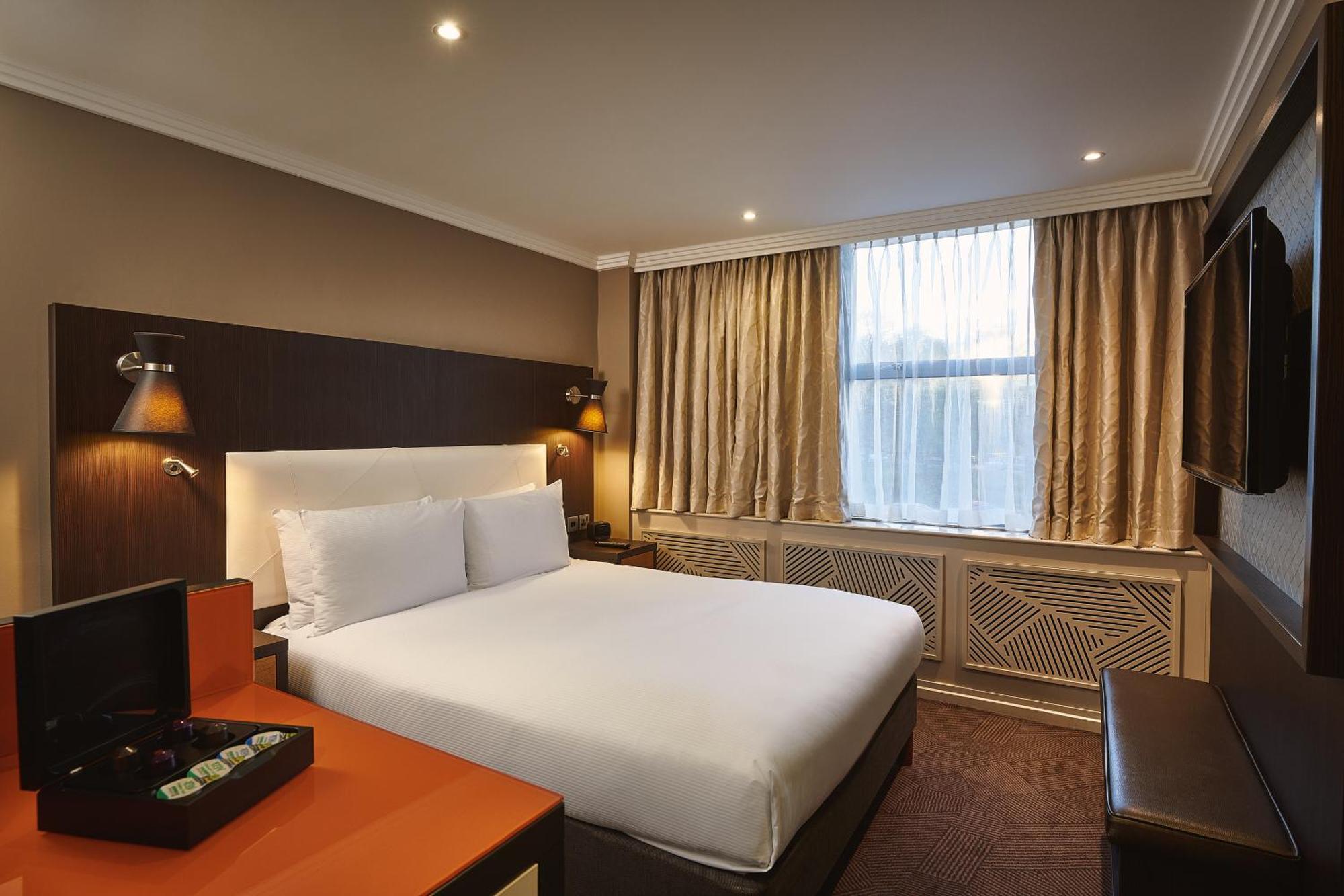 Hotel Doubletree By Hilton London Ealing Exteriér fotografie
