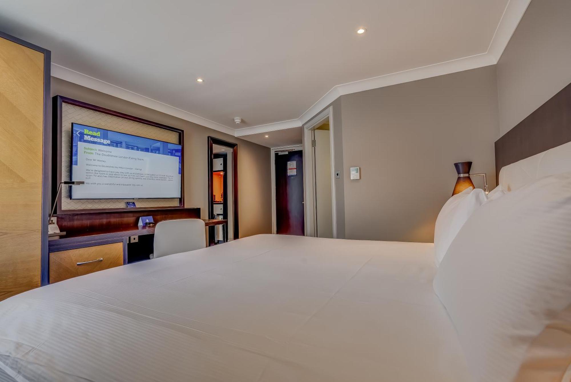 Hotel Doubletree By Hilton London Ealing Exteriér fotografie