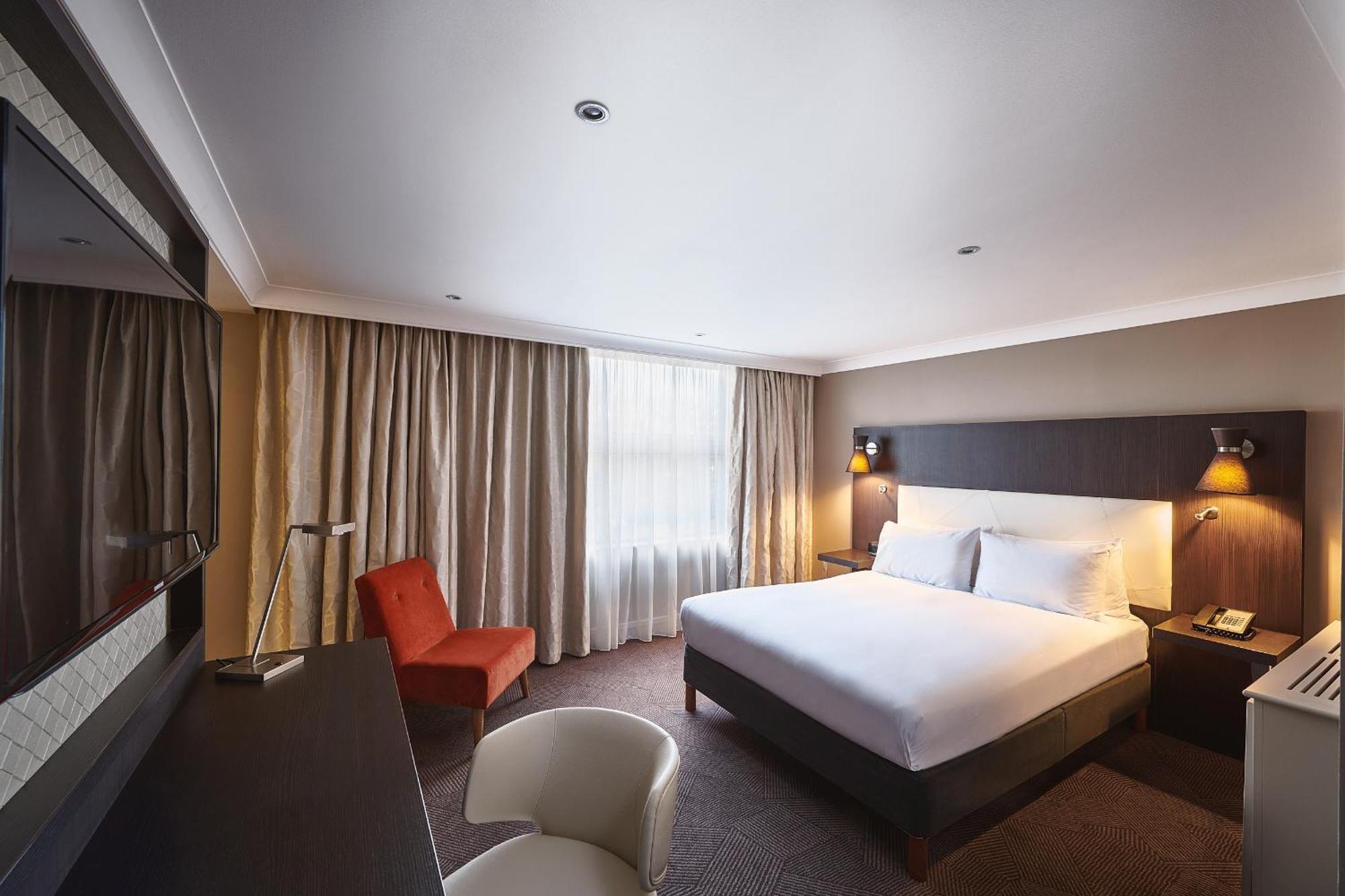 Hotel Doubletree By Hilton London Ealing Exteriér fotografie