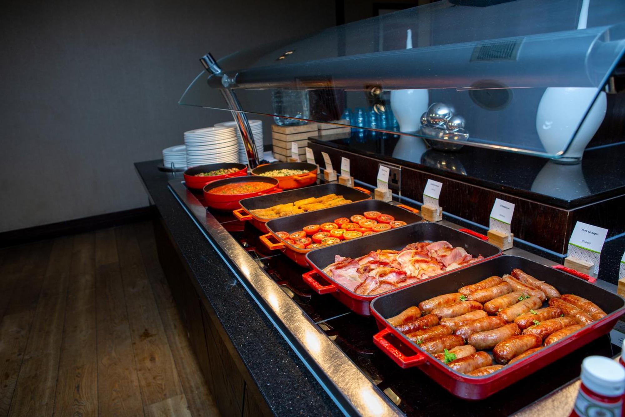 Hotel Doubletree By Hilton London Ealing Exteriér fotografie