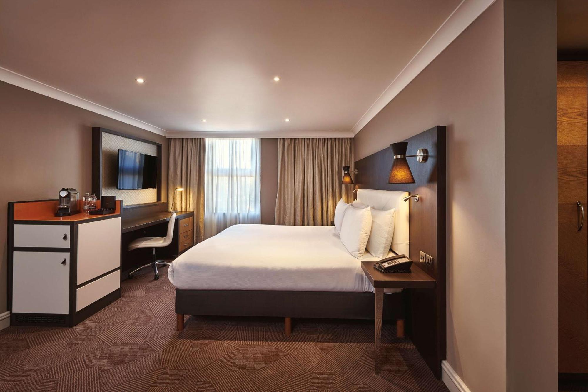 Hotel Doubletree By Hilton London Ealing Exteriér fotografie
