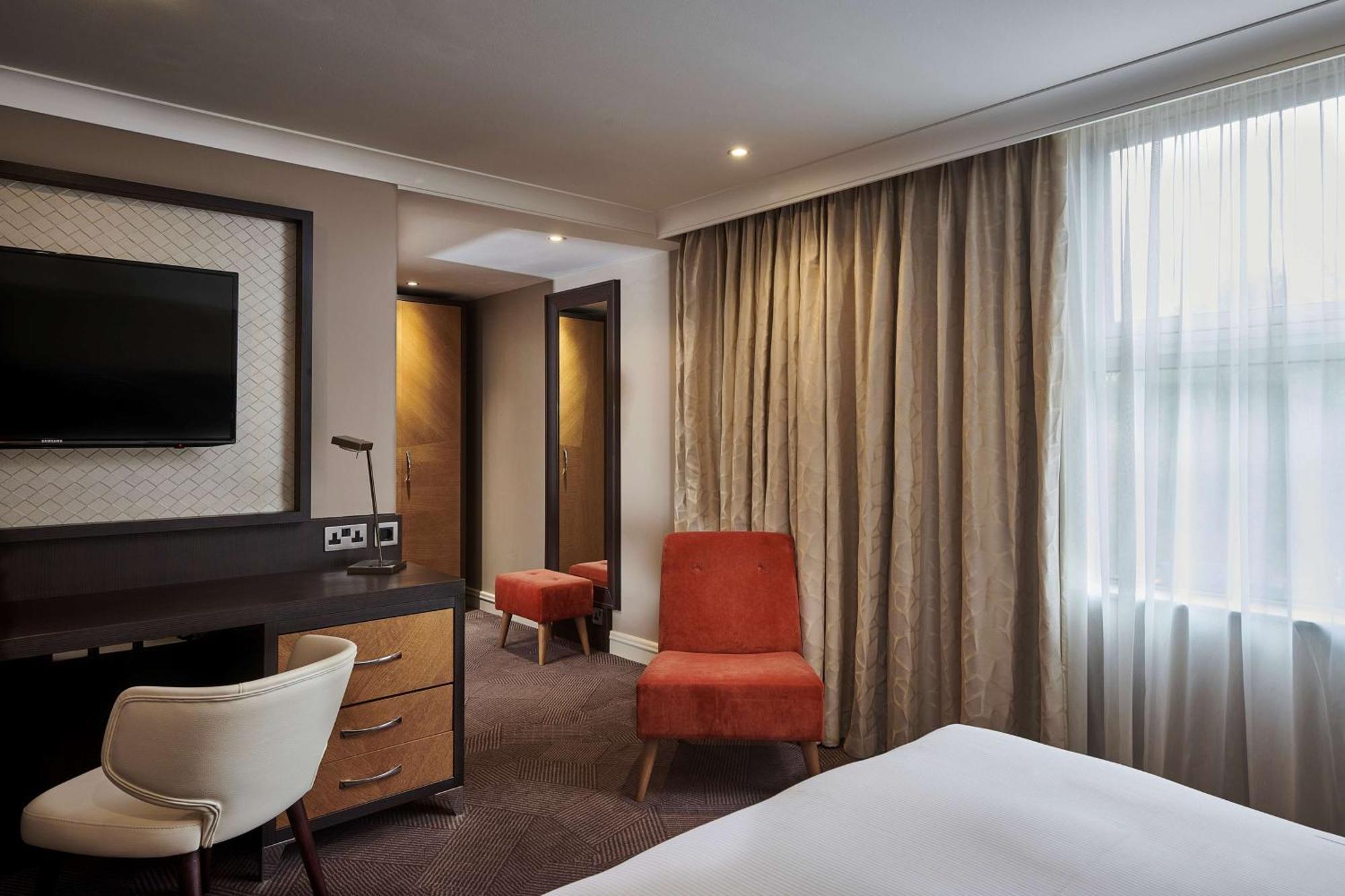 Hotel Doubletree By Hilton London Ealing Exteriér fotografie