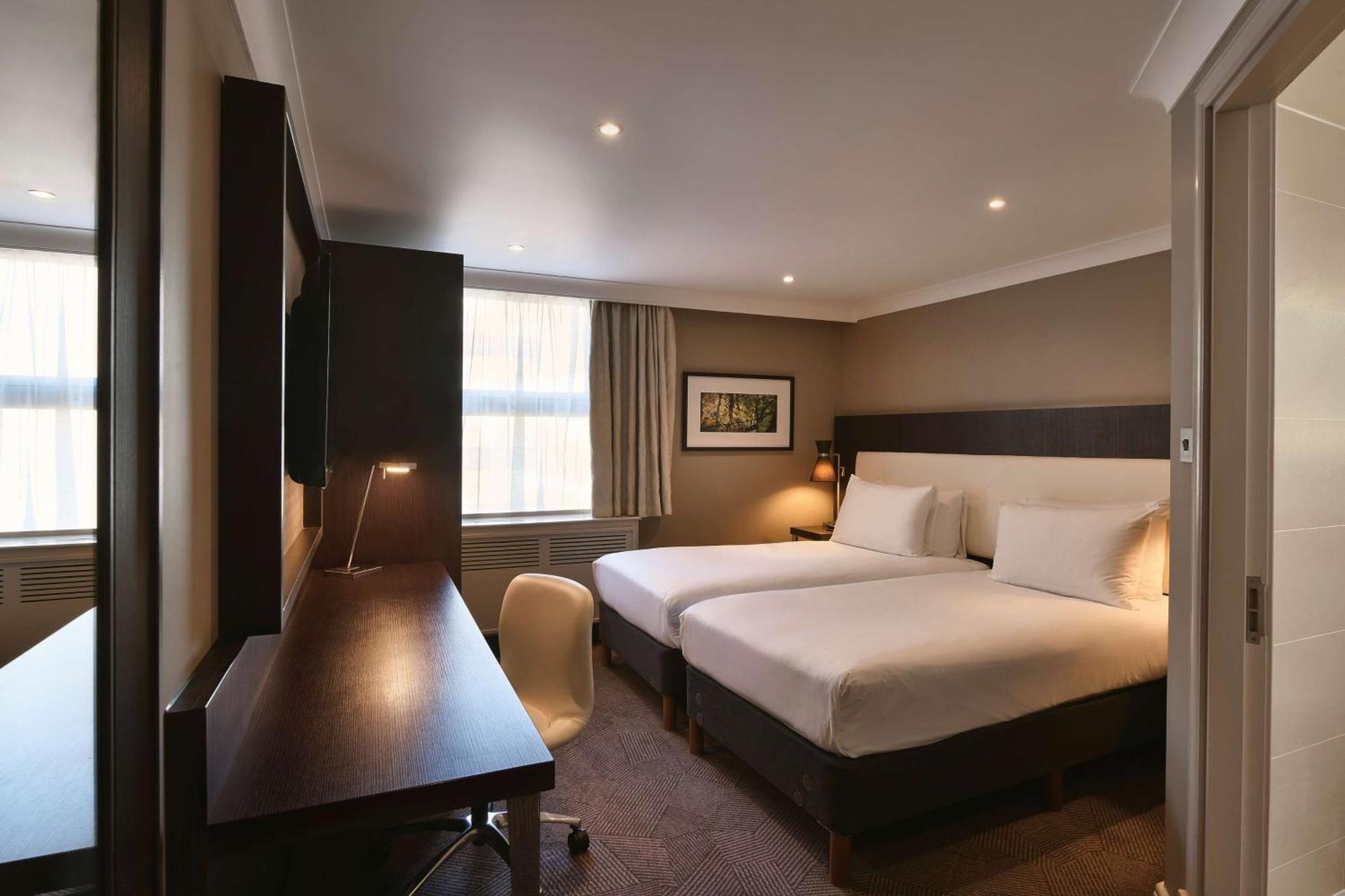 Hotel Doubletree By Hilton London Ealing Exteriér fotografie