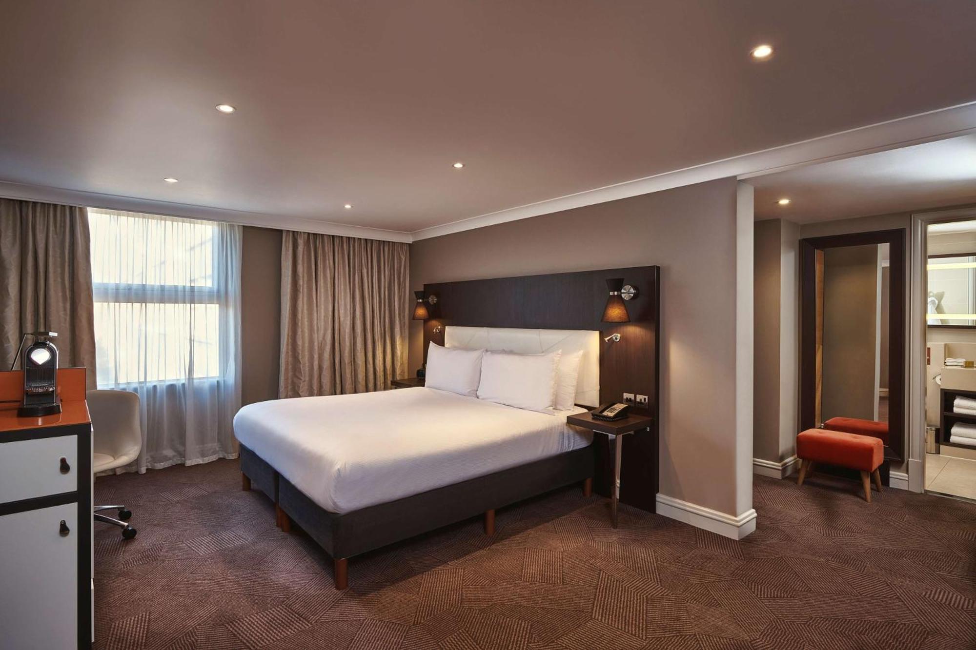 Hotel Doubletree By Hilton London Ealing Exteriér fotografie