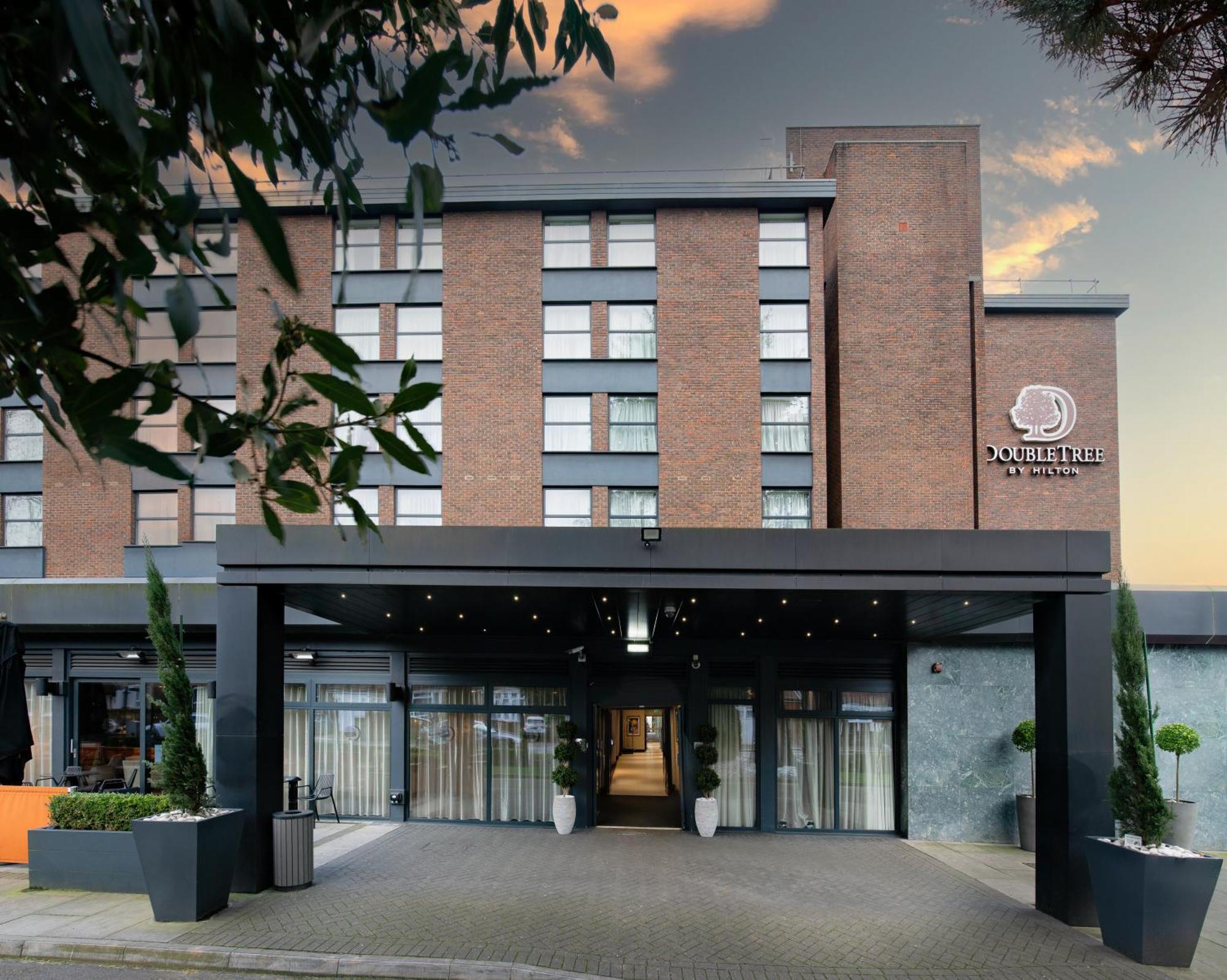 Hotel Doubletree By Hilton London Ealing Exteriér fotografie