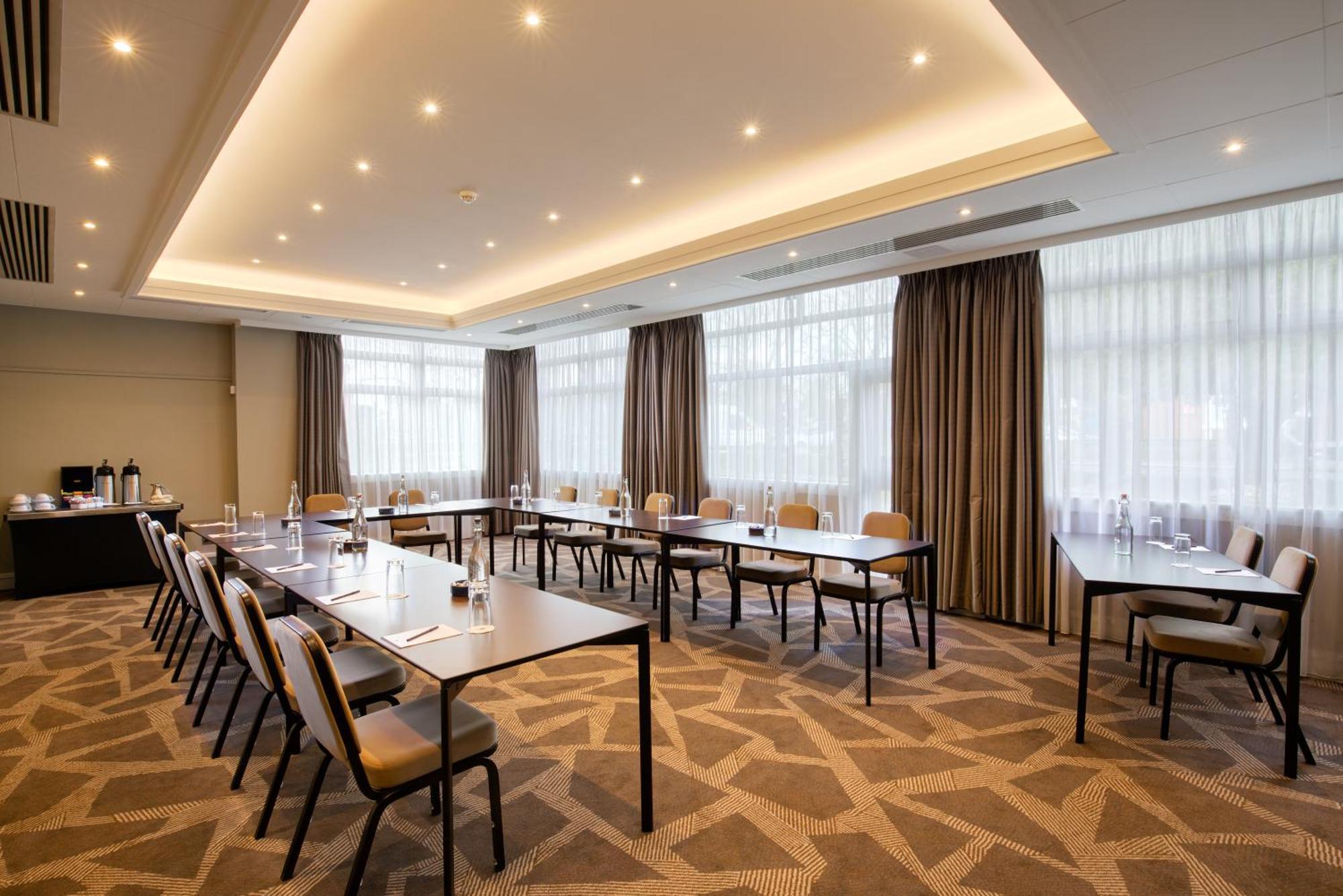 Hotel Doubletree By Hilton London Ealing Exteriér fotografie