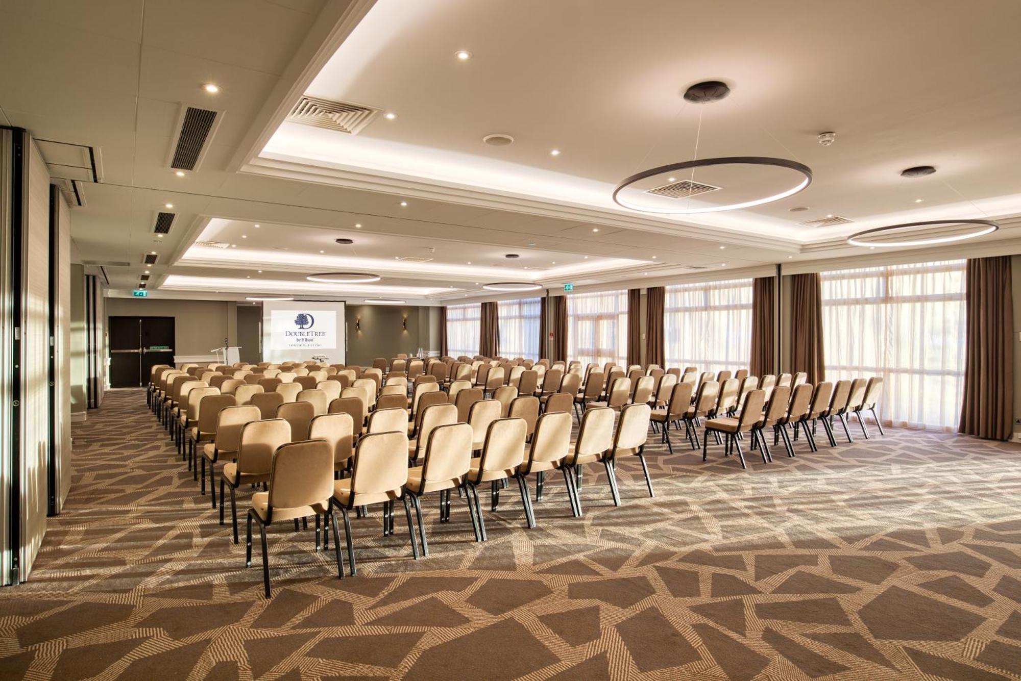 Hotel Doubletree By Hilton London Ealing Exteriér fotografie