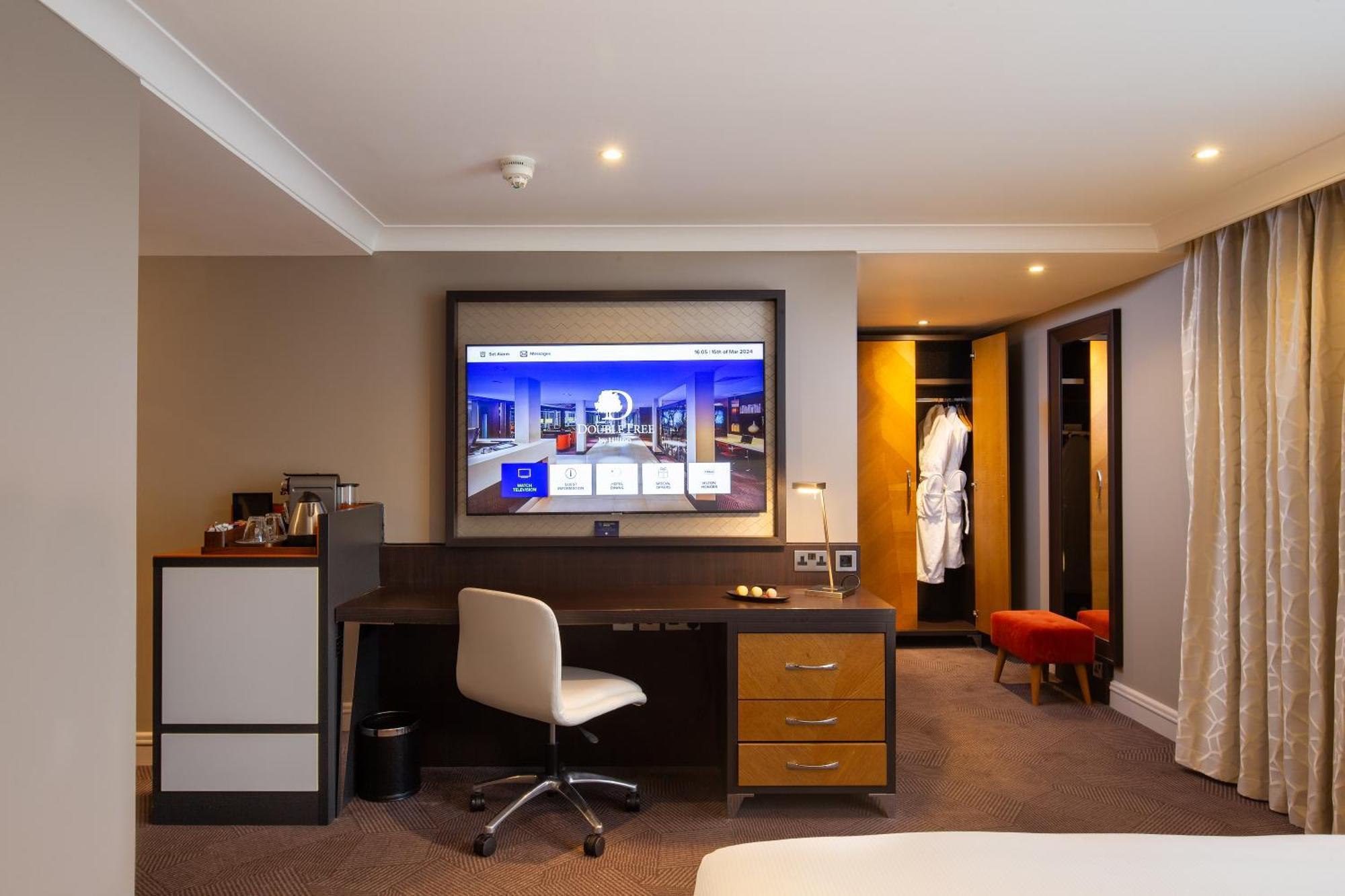 Hotel Doubletree By Hilton London Ealing Exteriér fotografie