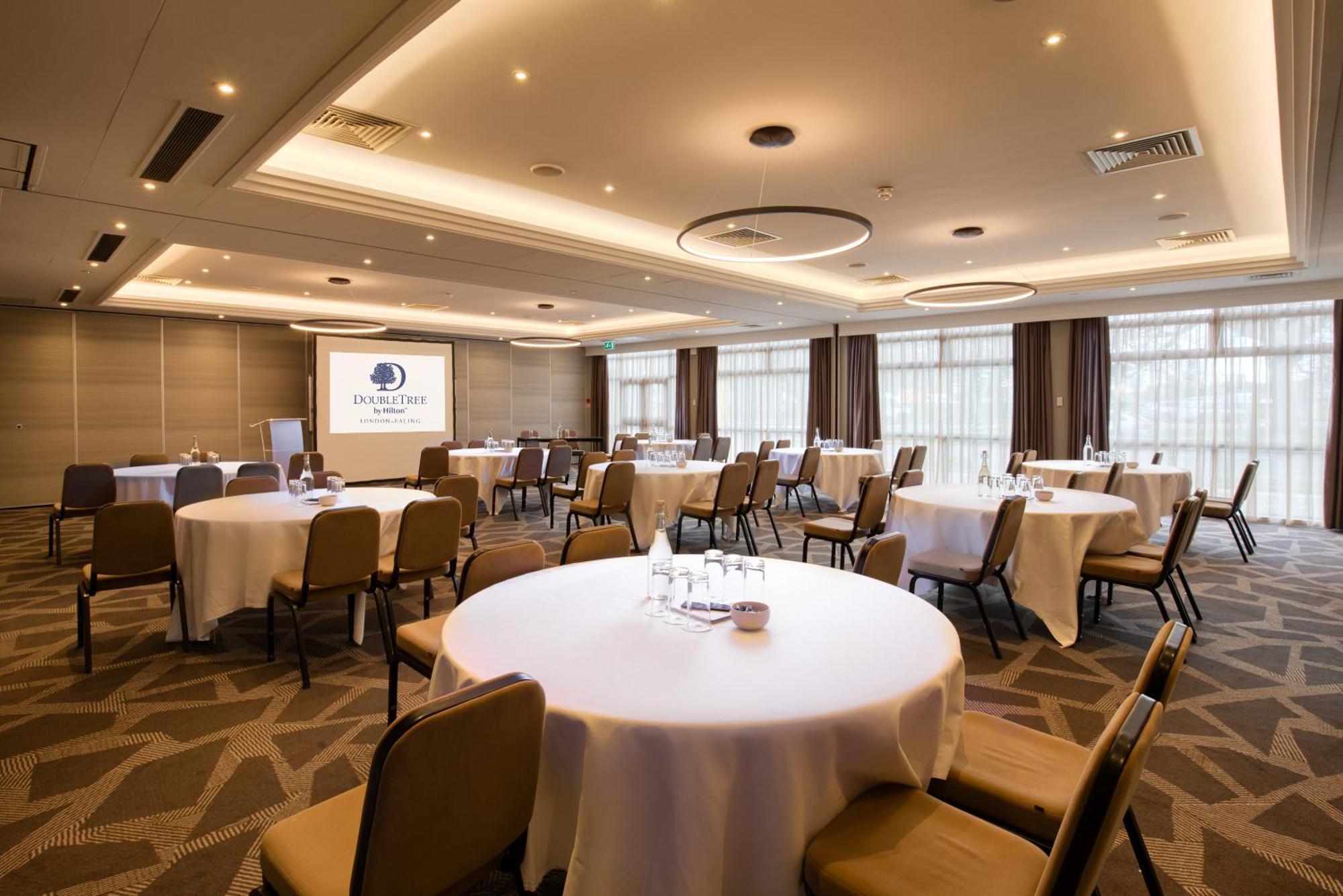 Hotel Doubletree By Hilton London Ealing Exteriér fotografie