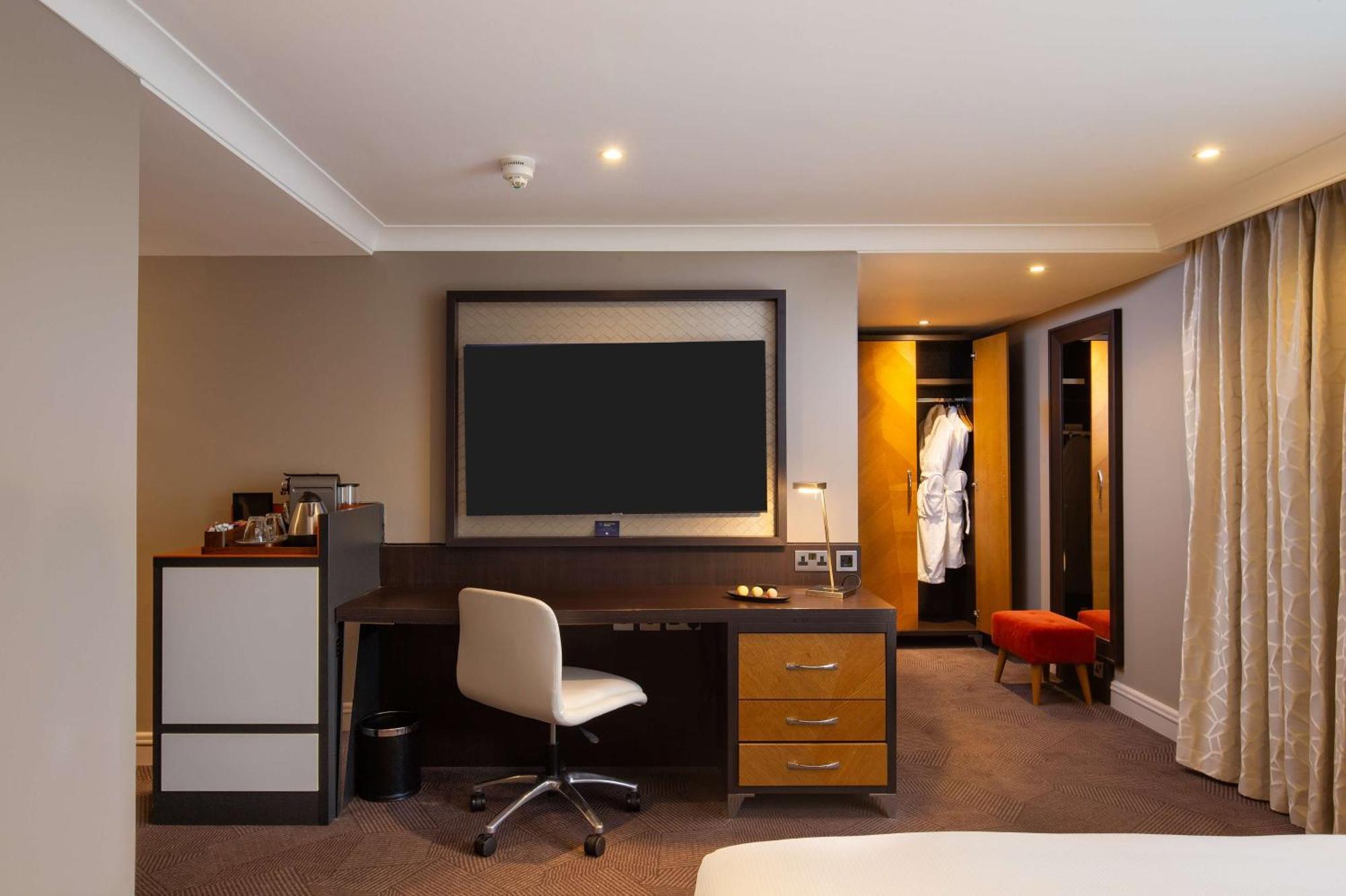 Hotel Doubletree By Hilton London Ealing Exteriér fotografie